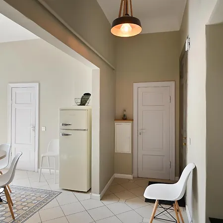Modern In Historical Building With Car Parking! Apartment