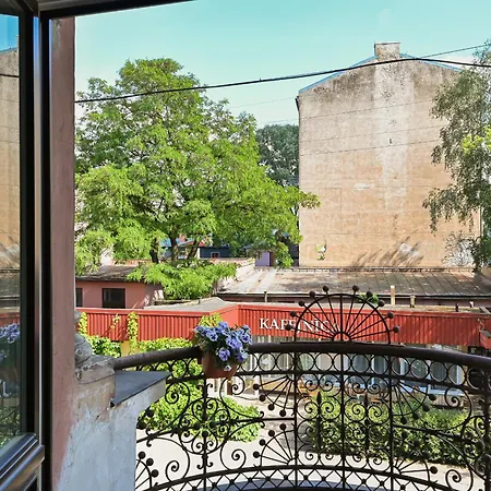 Apartment Modern In Historical Building With Car Parking! *