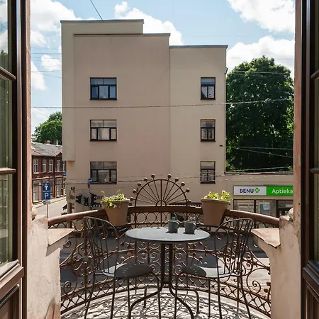 Modern In Historical Building With Car Parking! Apartment *