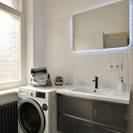 Apartment Modern In Historical Building With Car Parking! *
