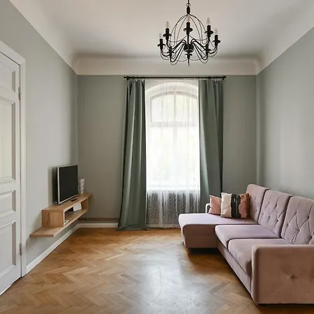Modern In Historical Building With Car Parking! Apartment