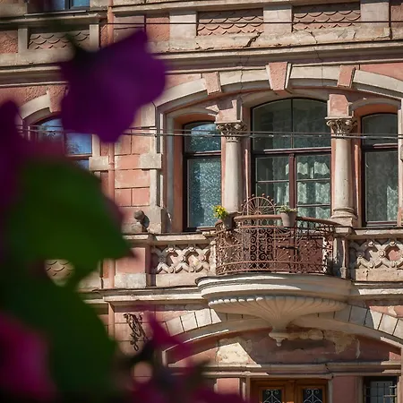Apartment Modern In Historical Building With Car Parking!