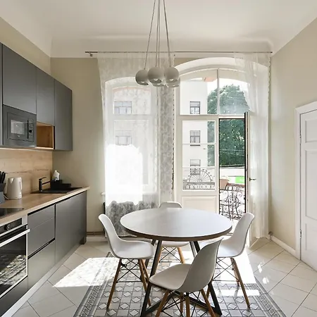 Apartment Modern In Historical Building With Car Parking! Riga